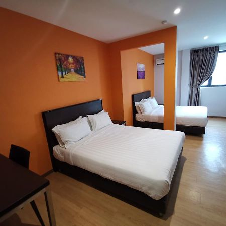 Padungan Hotel Кучинг Екстериор снимка